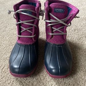 Sperry big kid salt water boots purple and navy size 2 girls